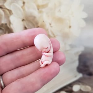 美しい幼児の赤ちゃんの死、流産のメモリアルギフト彫刻ミニチュア彫刻ブラックブラウンお悔やみカード