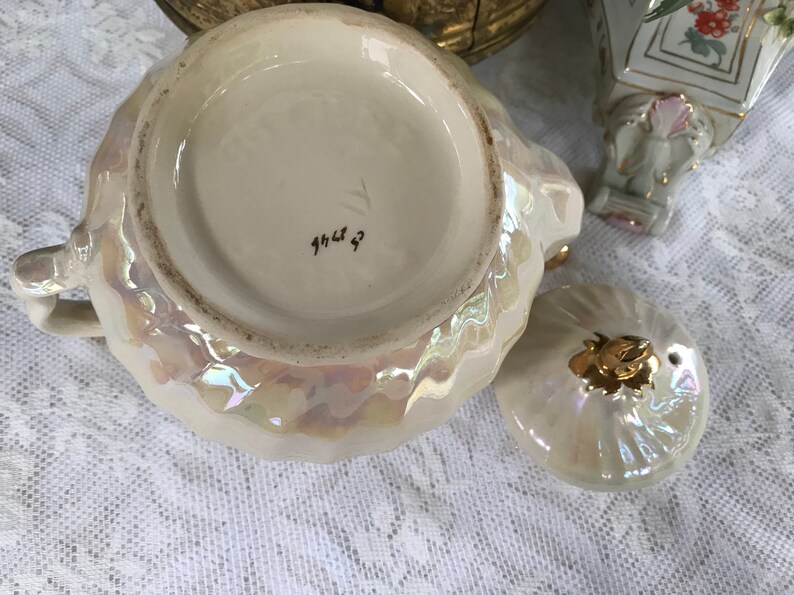 Pearlised Lustre Sadler English Swirl Teapot