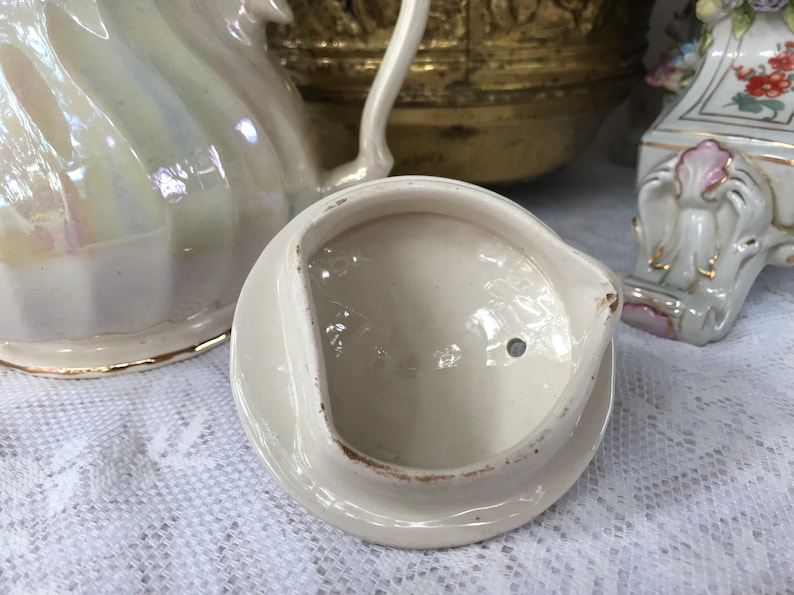 Pearlised Lustre Sadler English Swirl Teapot
