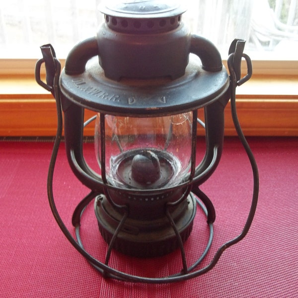 DL & W RR Delaware Lackawanna Western Railroad Lantern with Embossed clear Glass Globe