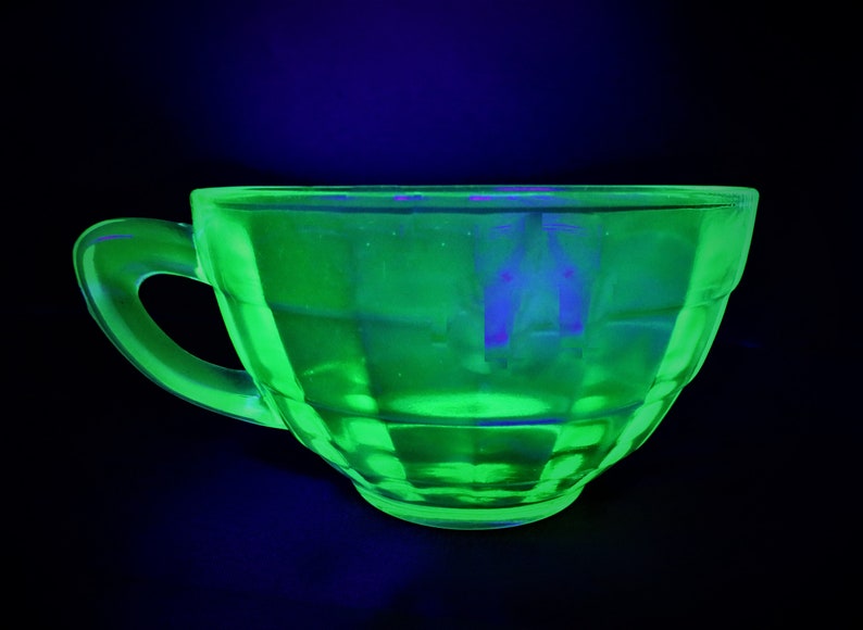 Anchor Hocking Block Design Green Cup Depression Uranium Glass Cup image 4