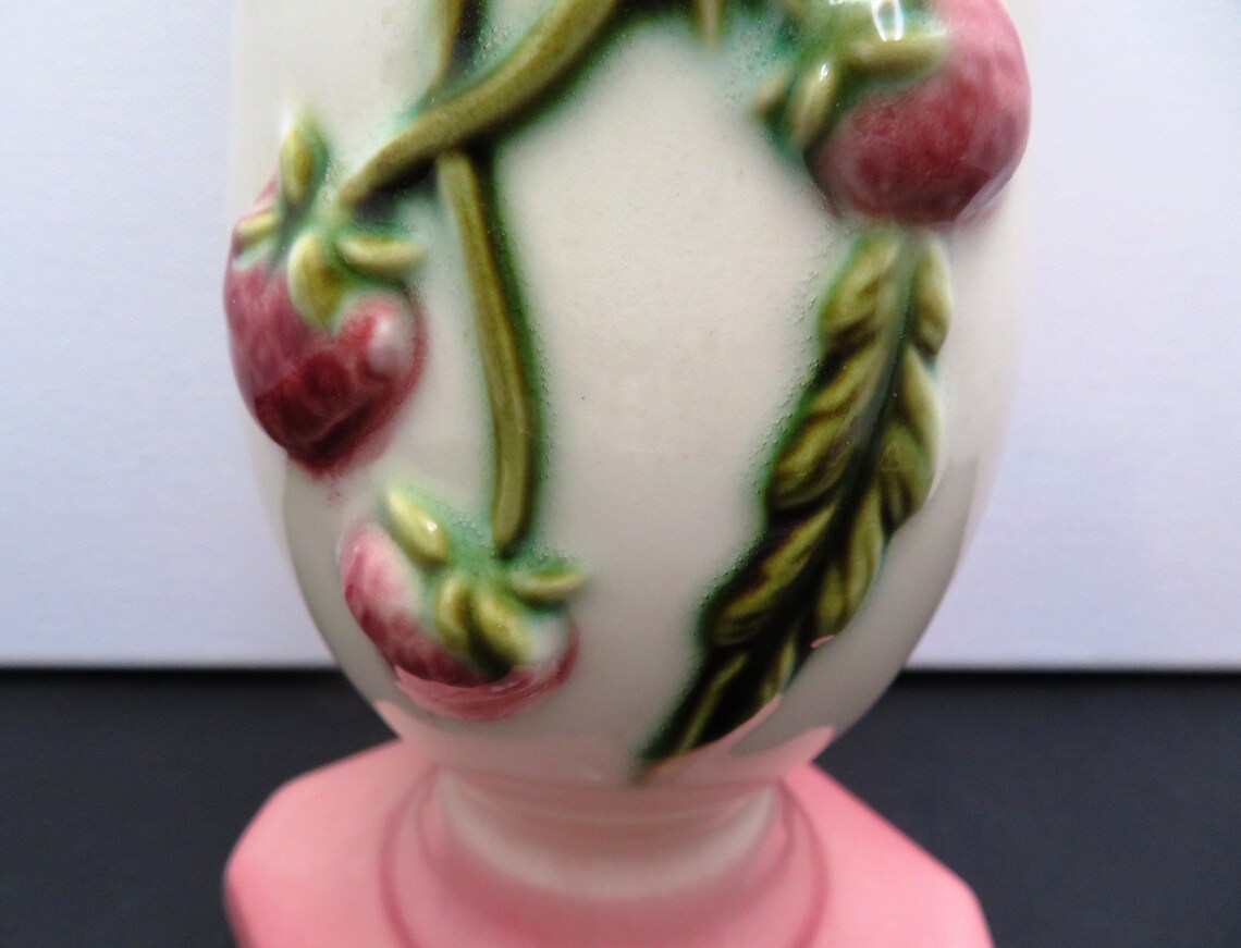 Hull Pottery Vase Fiesta Pattern 45 cream and pink color