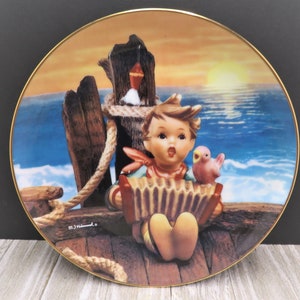 Danbury Mint 1990 M. J. Hummel Gentle Friends Let&#39;s Sing 8 3/8&quot; Collector Plate #E4584