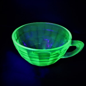 Anchor Hocking Block Design Green Cup Depression Uranium Glass Cup image 1