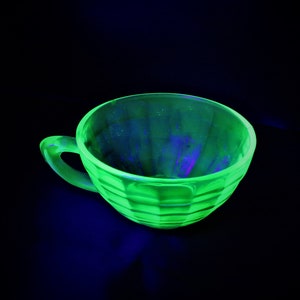 Anchor Hocking Block Design Green Cup Depression Uranium Glass Cup image 8