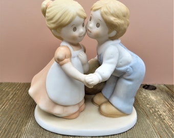 HOMCO Circle Of Friends Figurine 1991 “First Kiss” Eccles 3:8 Figurine