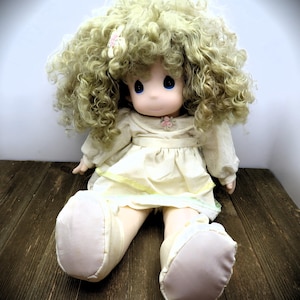 1996 Precious Moments Lindsay Girl 16” Doll with Tag Lots of Curly Hair
