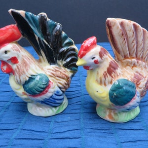 Chicken Rooster Farm Hen Hand Painted Salt and Pepper Shakers Japan with corks