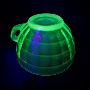 Anchor Hocking Block Design Green Cup Depression Uranium Glass Cup image 6