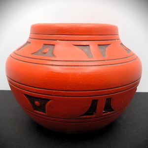 Vintage Native American Indian Pottery Pot/Vase - Unsigned