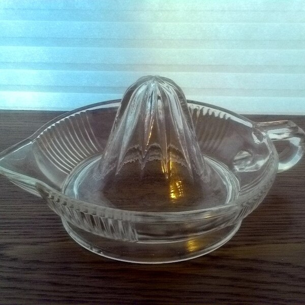 VTG Clear Glass Juice Reamer/Squeezer, Citrus Orange/Lemon/Lime Juicer