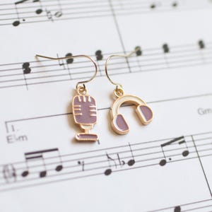 Oorbellen in goud voice-over artiest/dj