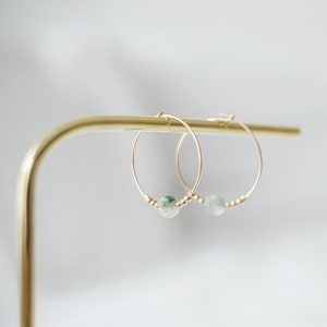 Boucles d'oreilles créoles pierres fines naturelles Bijou fin, délicat et minimaliste Bijoux personnalisé, pierres naturelles au choix image 1