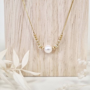 Bridal Choker Necklace | Fine and minimalist jewel, thin gold chain & Cultured/freshwater pearl | Wedding Jewelry | Tadaam