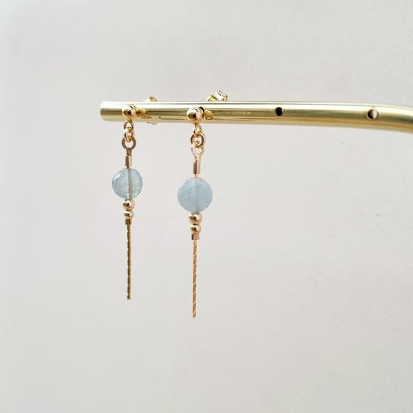 Boucles d’oreilles pendantes avec pierre naturelle Aigue-Marine | Bijoux à personnaliser avec la pierrefine de votre choix | Tadaam Bijoux