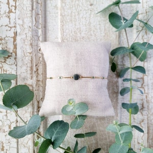 Jade - Minimalist, fine and delicate bracelet with natural stone - lithotherapy