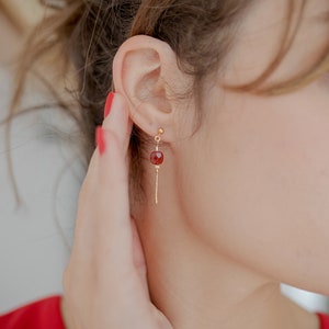 Minimalist, fine and delicate earrings with natural stone - lithotherapy