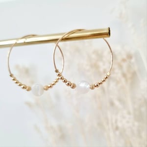 Hoop earrings with natural stone White mother-of-pearl | Jewelry to be personalized with the fine stone of your choice | Tadaam Jewelry
