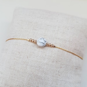 Howlite - Minimalist, fine and delicate bracelet with natural stone - lithotherapy