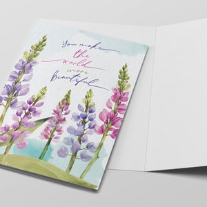 Tarjeta de San Valentín descargable, Señorita Rumphius, Tú haces que el mundo sea más hermoso, Tarjeta de felicitación con acuarela, Interior en blanco, Book Nerd, Lupin