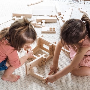 Buildable Dollhouse Interlocking Notch Blocks | Solid Hard Maple 1:12 Scale Premium Natural Play Set by Everwood Friends made in Minnesota bild 2