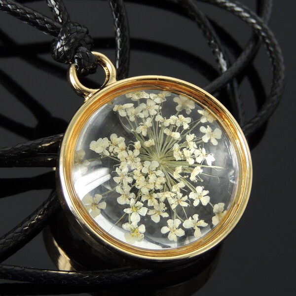 Glass Shadow Box Adjustable Pendant Necklace Pressed Dried Flower Floating Glass Medallion White Lace Orlaya Grandiflora Queen Annes Lace