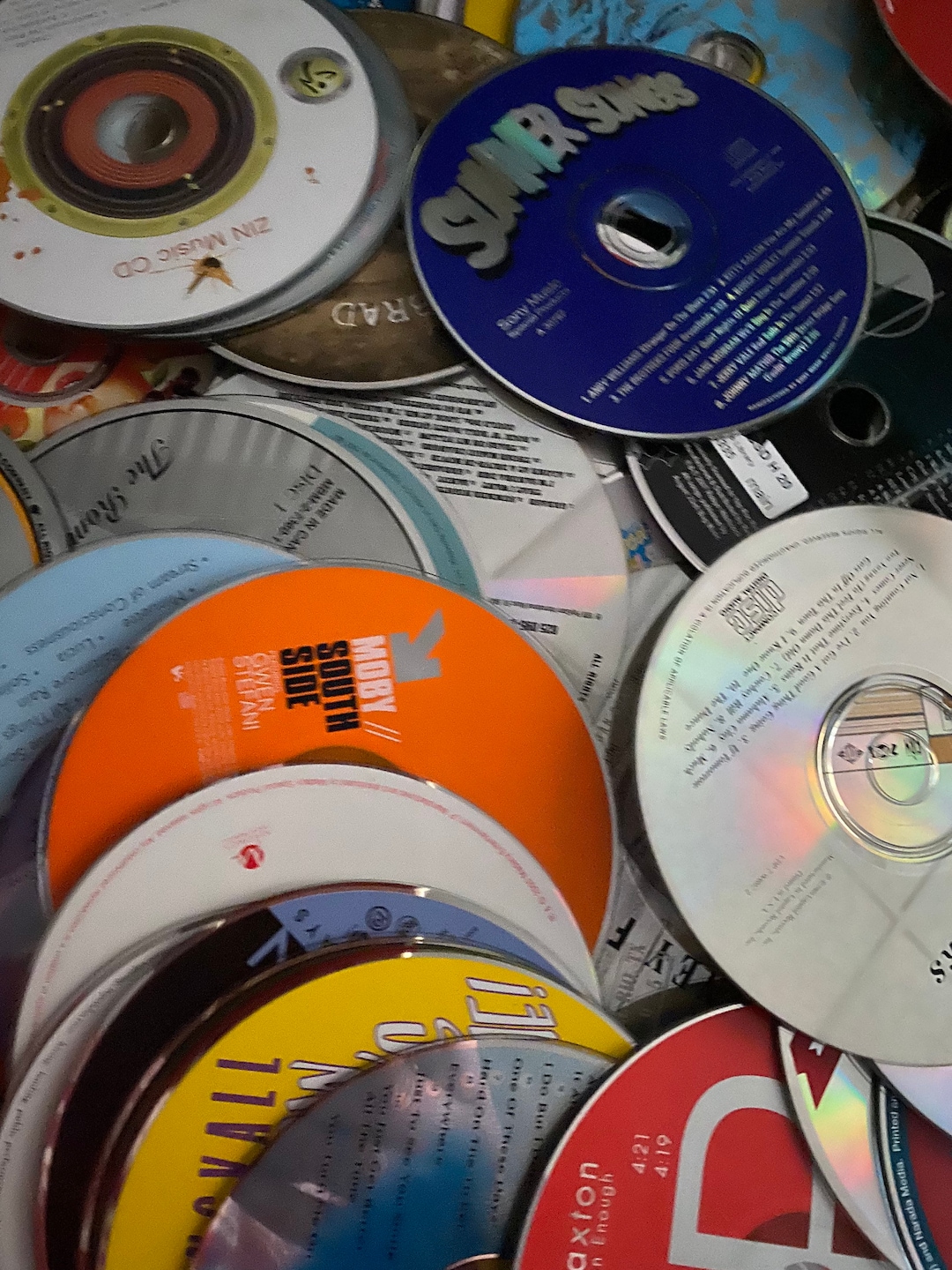 CDS (25) for Crafts or Decorating, Mixed Box Music Free Shipping