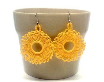 Floral bisque crochet earrings. Andalucia flamenco style. Fiber jewellery. Unique gift. Acrylic hoop. Gypsy earrings. Textil jewellery
