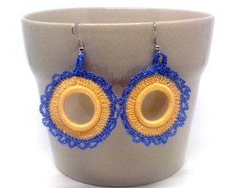 Blue and bisque round crochet earrings. Andalucia flamenco style. Fiber jewellery. Unique gift. Acrylic hoop. Gypsy earrings. Textil jewelry