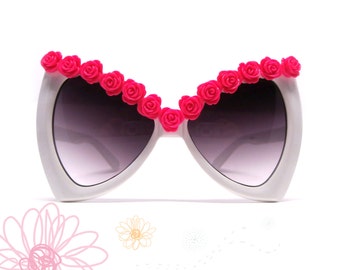Kitsch Fashion sunglasses. Sexy eyewear. Pink flower sunglasses. Embellished Oversized sunglasses. Chic summer. Stylish bow eyewear.