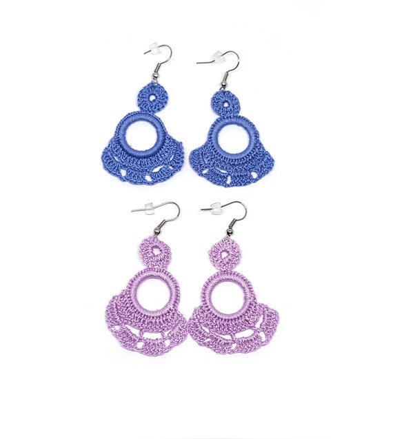 Lilac floral crochet earrings. Andalucia flamenco style. Hand knitted jewellery. Unique gift. Acrylic hoop. Gypsy earrings. Textil jewellery