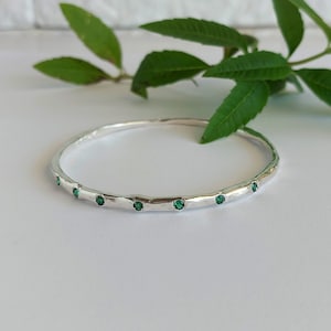 Silver Bangle Bracelet, Green Emerald Bracelet, Organic bangle, Gemstone silver Bracelet, Handmade jewelry, Gift for mom, Handmade Engrave