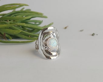 Weißer Opal Sterling Silber Ring: Einzigartiges Schmuckdesign