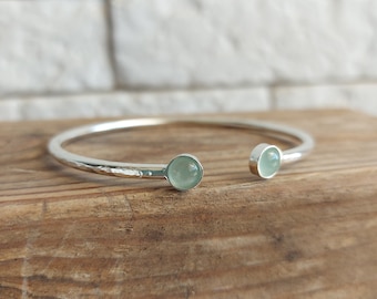 Personligt Sterling Silver Födelsesten Manschettarmband: Ädelstensarmband