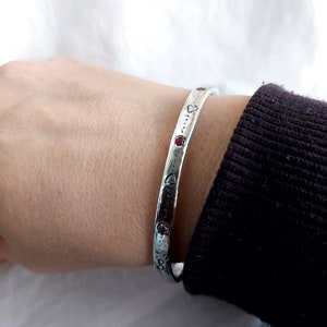 Cuff Bracelet, Personalized gift for Mom, Silver Cuff Bracelet, Open Bangle Bracelet, Unique Triple Stone Mothers Bracelet, Engrave Bracelet