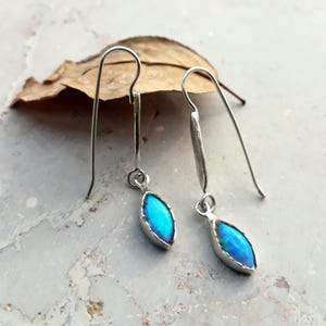 Blaue Opal Ohrringe, Tropfen Silber Ohrringe, Blaue Tropfen Ohrringe, Blaue Silber Ohrringe, Baumeln Tropfen Ohrringe, Ohrringe für Frauen
