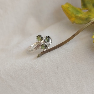 Leaf Peridot Ring, Natural Green Peridot, August Birthstone, Natural Gemstone, 925 Silver Ring, Artisan jewelry, Unique Ring For Women