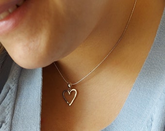 Silver Heart Necklace, Minimalist Necklace, Heart Jewelry, Dainty Silver Pendant, Everyday Wear, Gift for Mom, Lovers gift, Girls Gift