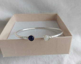 Sterling Silver Birthstone Manschettarmband: Personligt ädelstensarmband