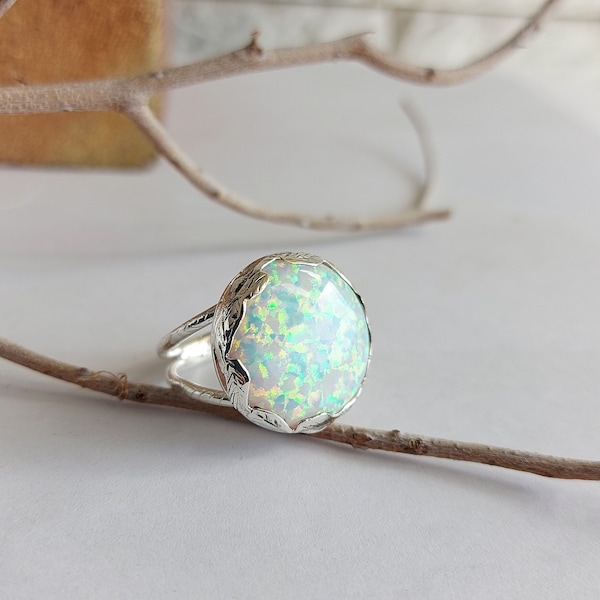 Grande anello d'argento, grande anello opale, anello opale bianco, anello rotondo di dichiarazione, gioielli opale, anello cocktail, anello fatto a mano, gioielli d'argento unici