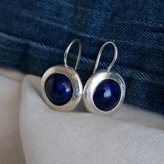 Sapphire Titanium Stud Earrings | Nonita Jewelry