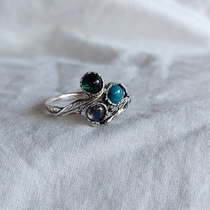 Birthstone Silver Ring, Unique Gemstone Ring, Mother&#39;s Day Gift, Triple Stone Ring, Birthstone Jewelry, Custom Ring, Mom of Three, Kids Ring