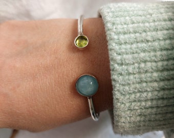 Gepersonaliseerde armband voor moeder, geboortesteen sieraden, edelsteen Manchetarmband, minimalistische Sterling Cuff Bangle Bracelet, Aquamarijn Peridot manchet