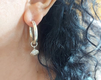 Sterlingzilveren schelpoorbellen: sierlijke moderne sieraden