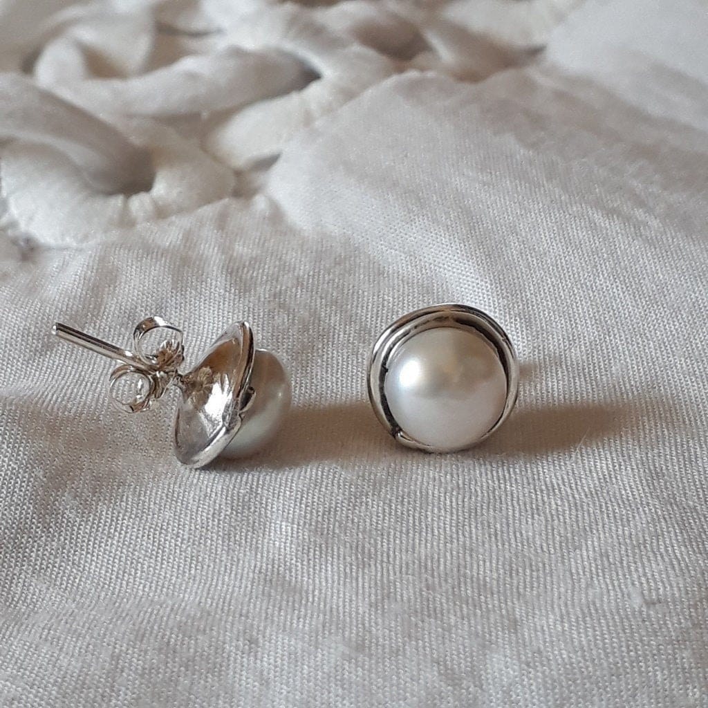 Orecchini Brighton A Cerchio Con Perline Rosse – Fiore Mini In Cristallo – Argento