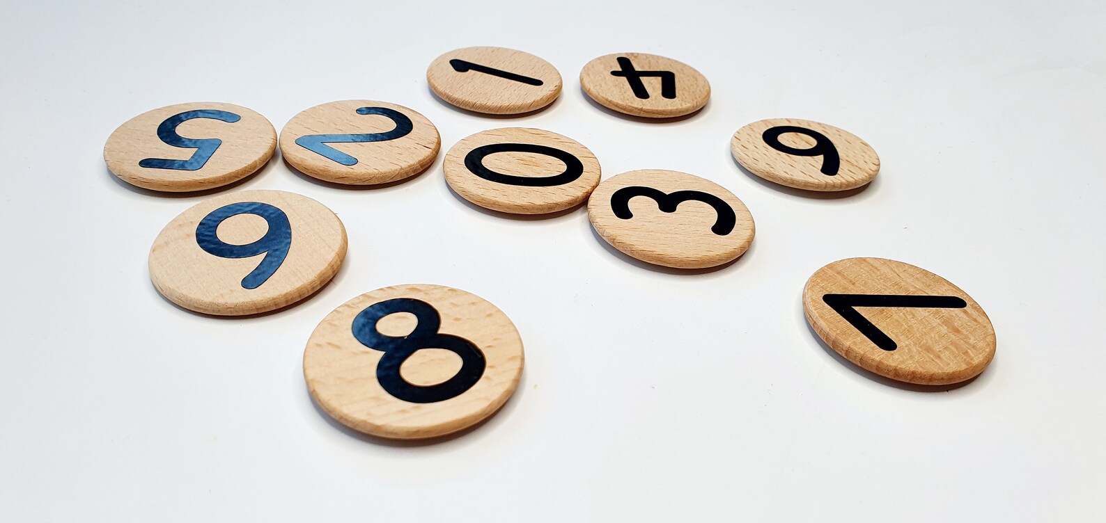 WOODEN NUMBER DISCS / Resources for Children / Natural