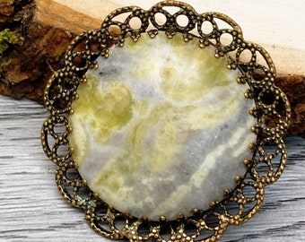 Vintage moss agate and brass filigree round brooch, c. 1950s 1960s earthy jewelry, natural stone pin, Victorian inspired brooch, pinup VLV