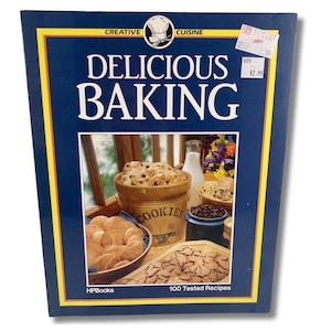 Vintage Delicious Baking Softcover Backwaren Kochbuch ~ 1980er Jahre Retro Farbfotografien Desserts Torten Kuchen Kekse Brötchen Rezeptbuch