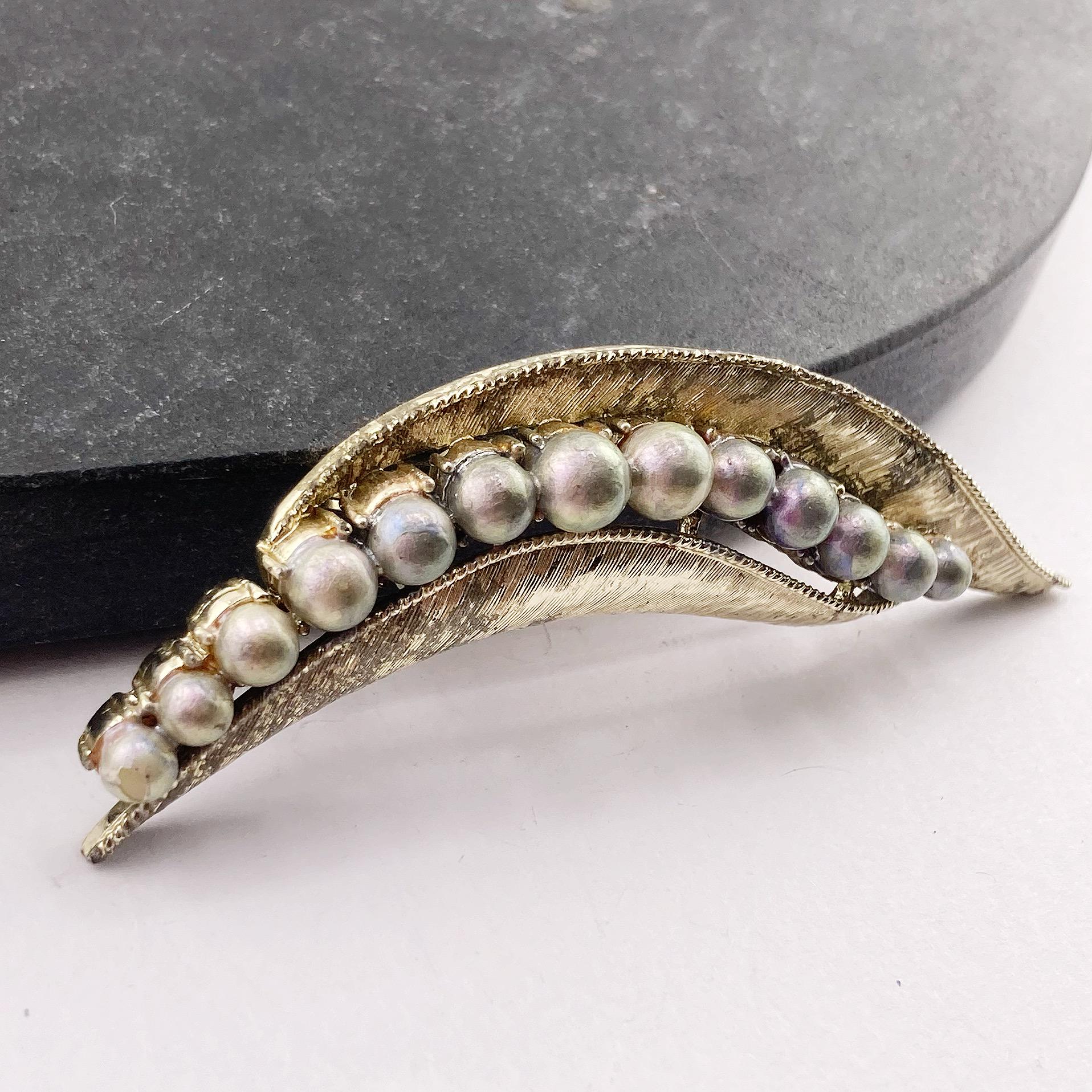 Vintage Coro faux pearl and brushed silvery gold tone metal peapod brooch ~ Rare 1940s 1950s peas in a pod vegetable garden food cooking pin