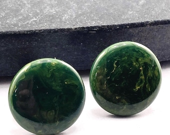 Vintage marbled spinach green circle shaped Bakelite screw-back earrings ~ c. 1930s 1940s Art Deco era green catalin round button earrings